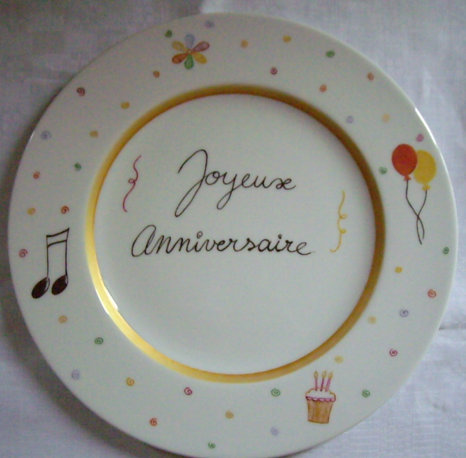 Des assiettes d&rsquo;anniversaire jetable pour les enfants et les adultes