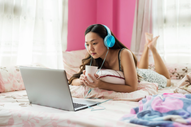 Comment regarder des films et séries pas cher ?