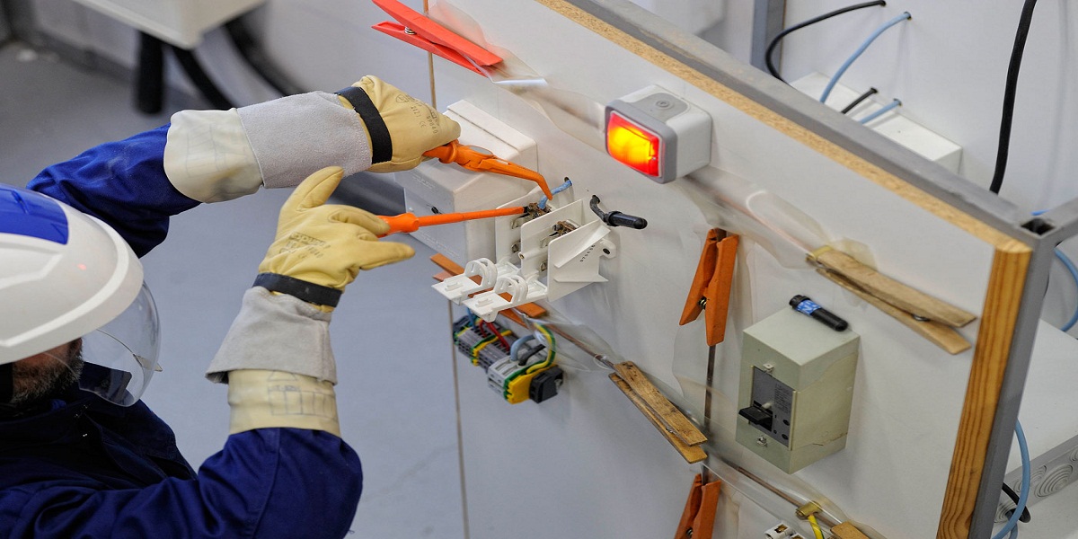 Comment remplir un titre d&rsquo;habilitation électrique ?