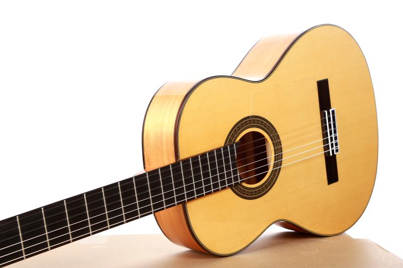 Comment choisir sa guitare pour le flamenco ?