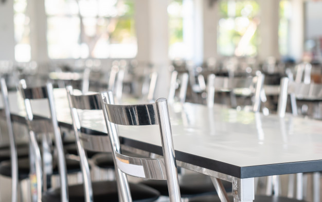 Quels sont les avantages à utiliser une table en acier inoxydable dans votre restaurant ?