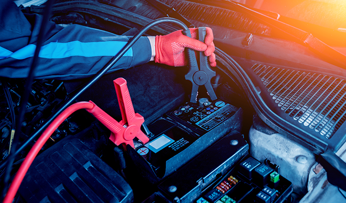 Pourquoi les batteries des voitures tombent-elles à plat ?
