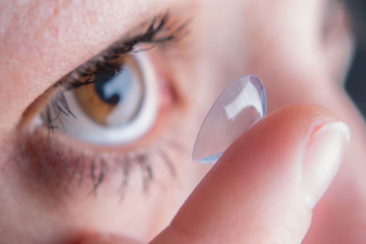 Adopter les bon gestes avec des lentilles de contact