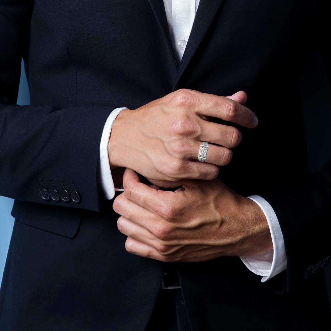 Pourquoi les hommes portent-ils des bagues ?