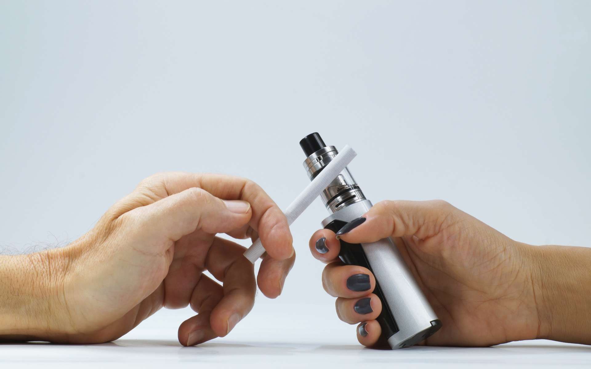 Vapoter revient-il plus ou moins cher que de fumer la cigarette ?