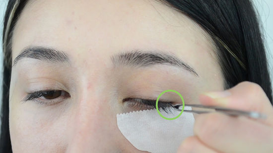 Comment poser soi-même une extension de cils