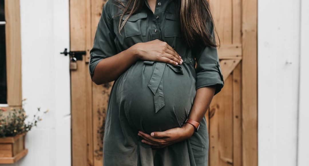 Vêtement de grossesse : que faut-il prévoir ?