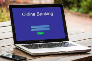 Banque en ligne ou physique : que faut-il choisir ?