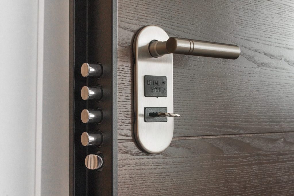 Quels sont les avantages d’installer une porte blindée ?