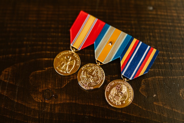 Comment obtenir la médaille du travail ?