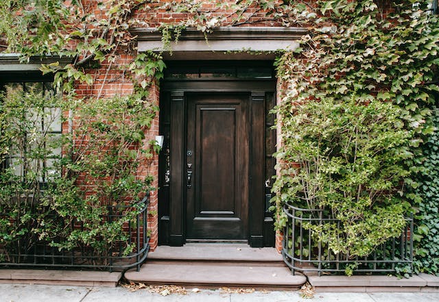 Pourquoi faire le choix d’une porte d’entrée en bois ?