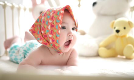 Sécurité de bébé à la maison les essentiels à connaître